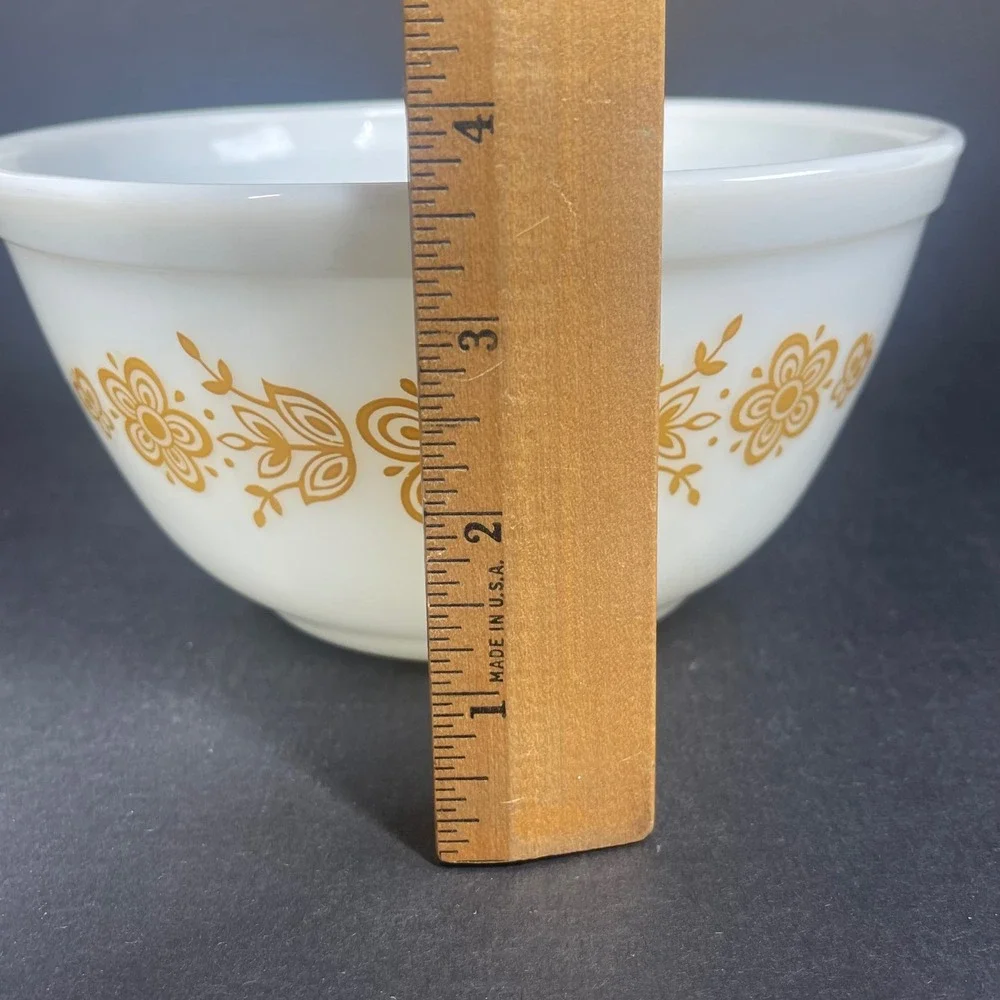 Vintage Pyrex Butterfly Gold 402 Mixing Bowl 1.5 Qt White Yellow Floral 7 Inch